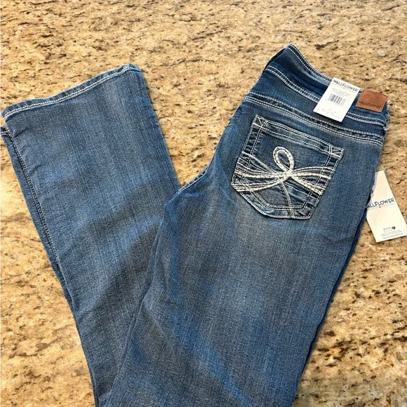 Wallflower Women's Boot Cut Jeans in Classic Blue - Picture 2 of 12